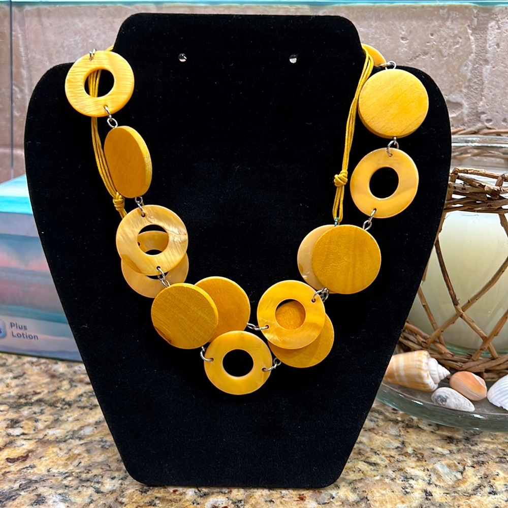 Long yellow shell/stone necklace